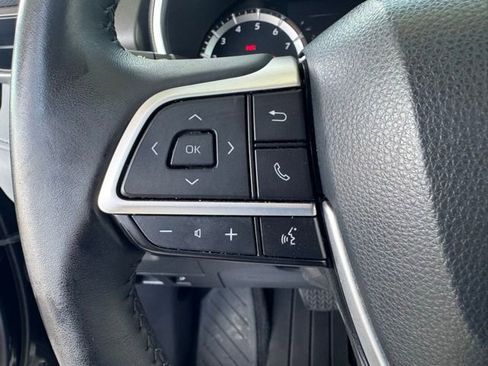 Used 2023 Toyota Highlander XLE image 16