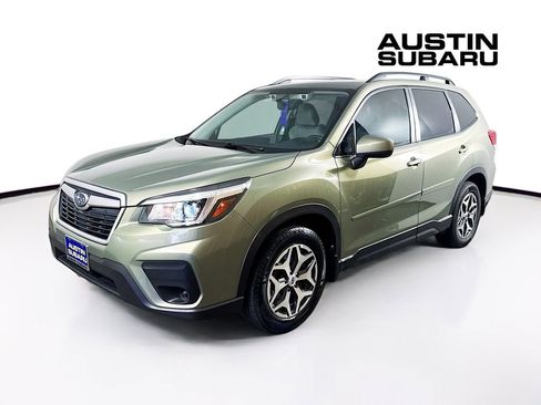 Used 2020 Subaru Forester Premium image 3