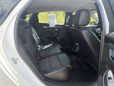 Used 2019 Chevrolet Impala LT FWD image 27