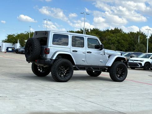 Used 2021 Jeep Wrangler Unlimited Sahara w/ Cold Weather Group AWD/4WD image 10