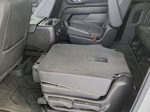 Used 2024 Chevrolet Suburban Premier image 30