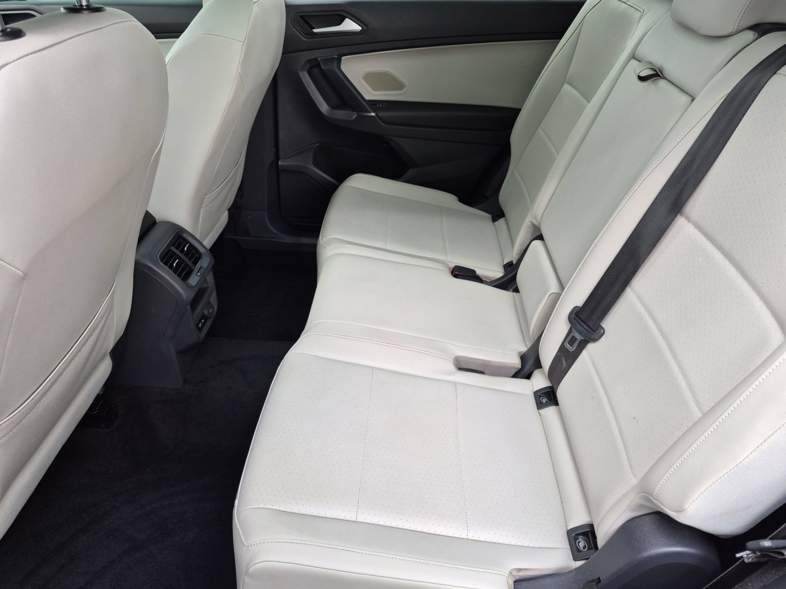 Used 2020 Volkswagen Tiguan SE w/ Panoramic Sunroof Package AWD/4WD image 30