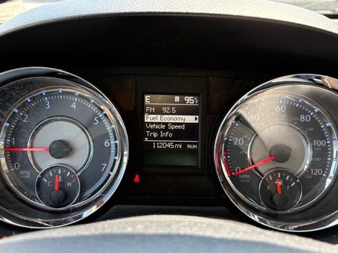 Used 2015 Chrysler Town & Country Limited Platinum FWD image 10