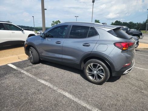Used 2022 Buick Encore GX Select FWD image 2