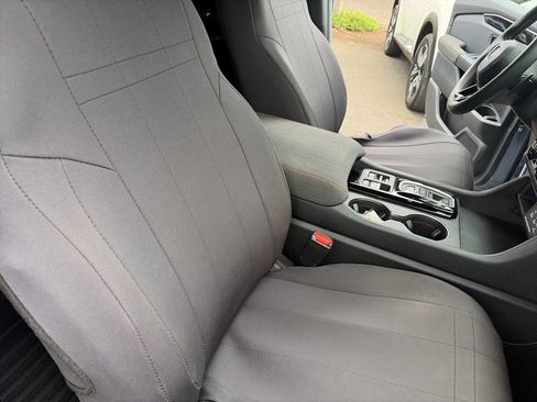 Used 2025 Honda Pilot Sport image 25