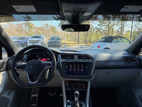 Used 2022 Volkswagen Tiguan SE R-Line image 19