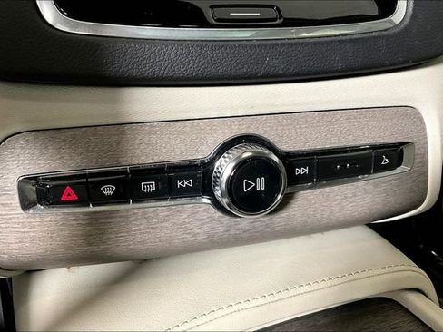Used 2023 Volvo XC90 B6 Ultimate w/ Protection Package Premier image 33