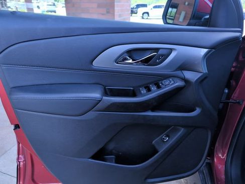 Used 2023 Chevrolet Traverse LT FWD image 13