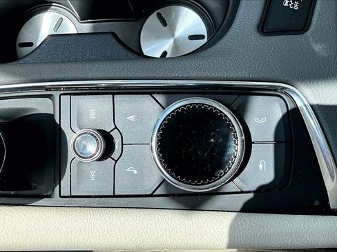 Used 2023 Cadillac XT6 Premium Luxury FWD image 37