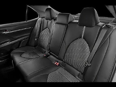 Used 2021 Toyota Camry SE w/ Cold Weather Package FWD image 12