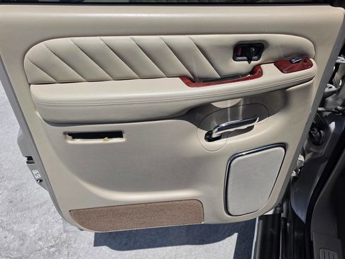 Used 2004 Cadillac Escalade ESV Platinum AWD/4WD image 20
