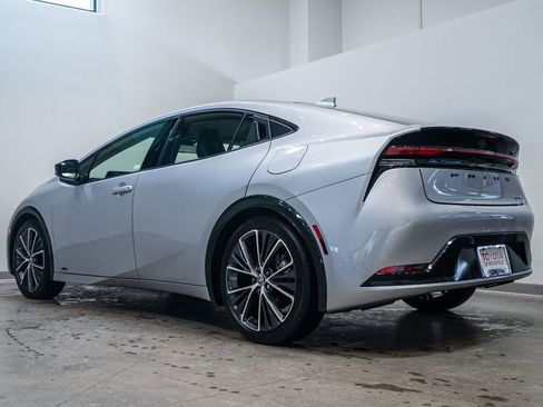 Certified 2025 Toyota Prius XLE image 4