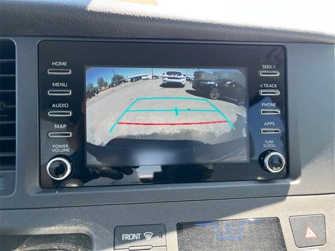 Used 2020 Toyota Sienna L w/ Carpet Mat Package image 20