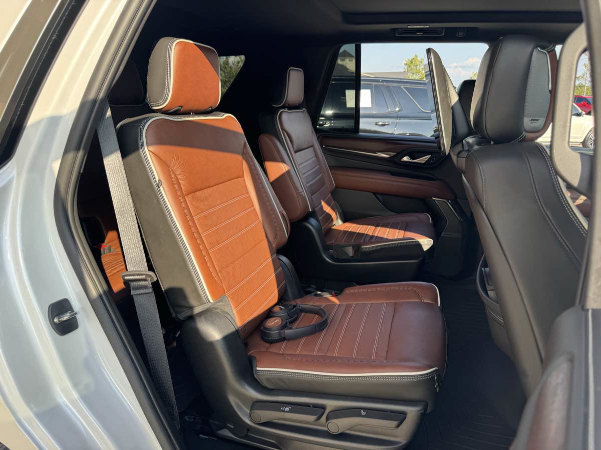 Used 2023 GMC Yukon Denali Ultimate AWD/4WD image 13