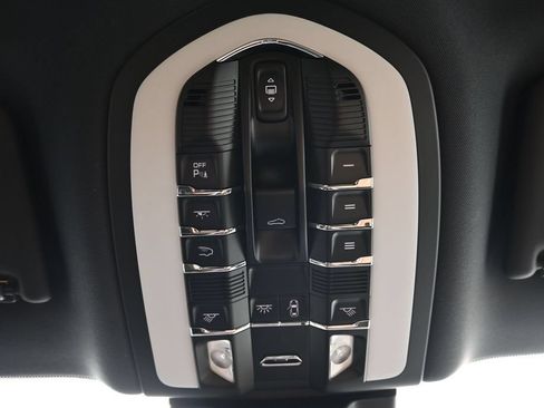 Used 2026 Porsche Macan AWD/4WD image 25