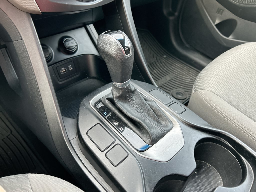 Used 2017 Hyundai Santa Fe SE FWD image 24