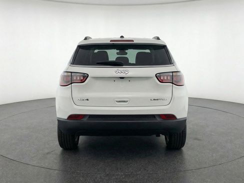 Used 2025 Jeep Compass Latitude AWD/4WD image 7