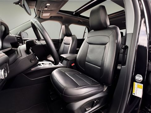 Used 2021 Ford Explorer Limited w/ Equipment Group 301A RWD image 6