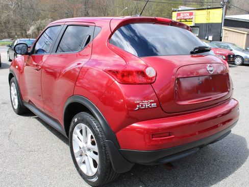 Used 2011 Nissan Juke SV w/ Interior Illumination Pkg image 10