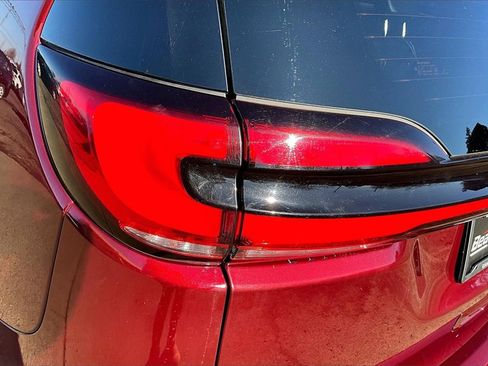 Used 2023 Chrysler Pacifica Touring-L image 29