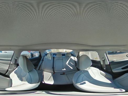 Used 2025 Hyundai Elantra Limited image 42