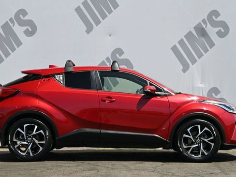 Used 2020 Toyota C-HR XLE image 4