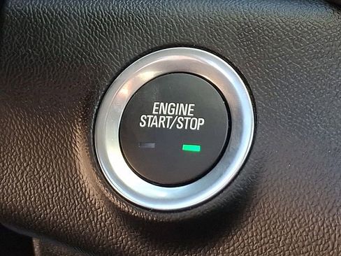 Used 2024 GMC Terrain SLE w/ Driver Convenience Package image 30