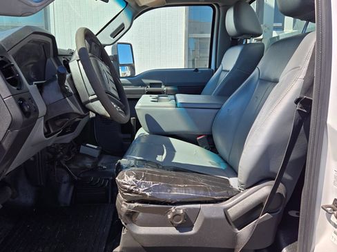 Used 2013 Ford F550 4x4 Regular Cab Super Duty w/ PWR Equipment Group image 8