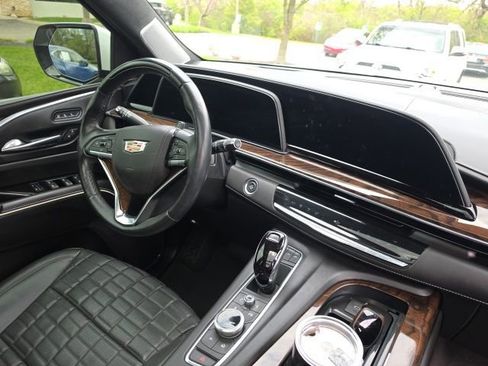 Used 2022 Cadillac Escalade ESV Sport Platinum w/ Heavy-Duty Trailer Package image 12