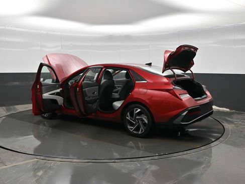 Certified 2025 Hyundai Elantra Limited image 43