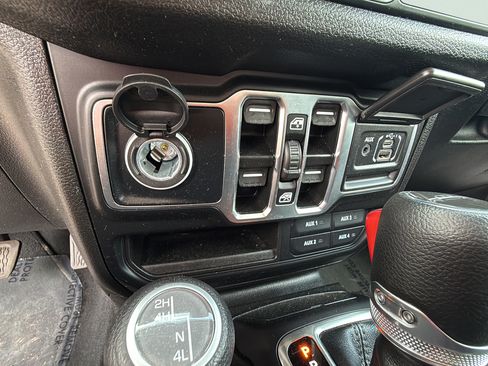 Certified 2025 Jeep Gladiator Sport AWD/4WD image 27