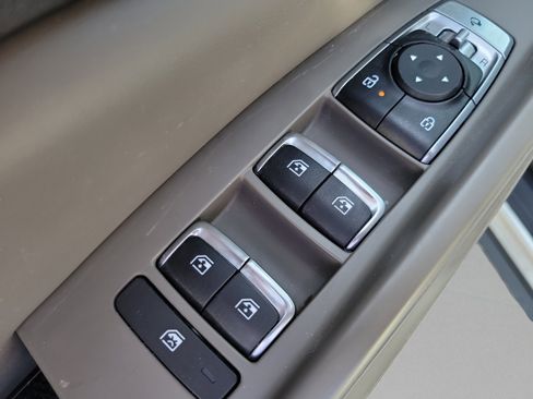 Used 2025 Kia Carnival SX FWD image 14