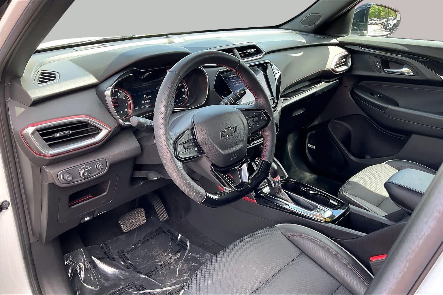 Used 2022 Chevrolet TrailBlazer RS w/ Technology Package FWD image 14