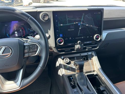 Used 2025 Lexus GX 550 w/ Accessory Package (2T) AWD/4WD image 20