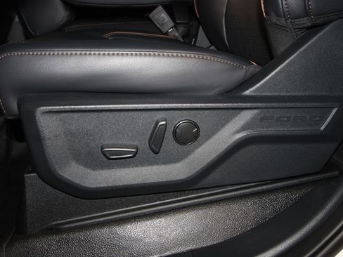 Used 2025 Ford F350 Lariat w/ Black Appearance Package image 7