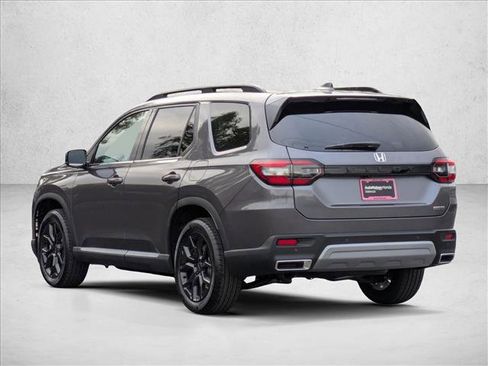 New 2025 Honda Pilot Touring image 9