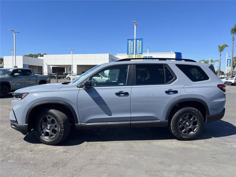 New 2025 Honda Pilot TrailSport image 2