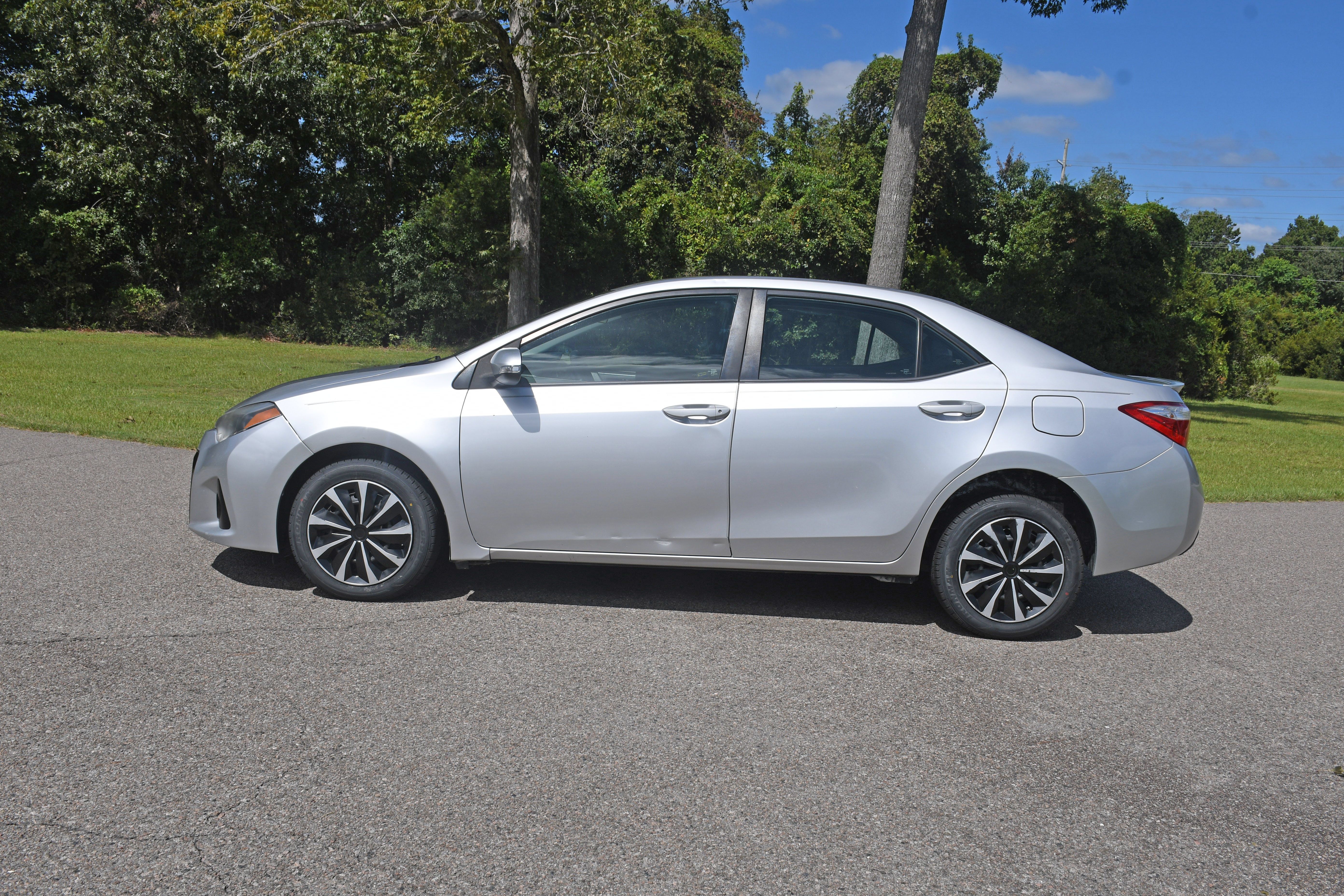 Used 2016 Toyota Corolla S FWD image 2