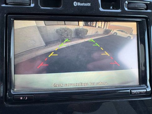 Used 2011 Nissan Leaf SL image 21