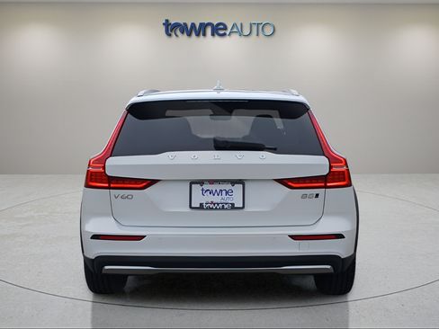 Used 2025 Volvo V60 B5 Cross Country Plus AWD/4WD image 4