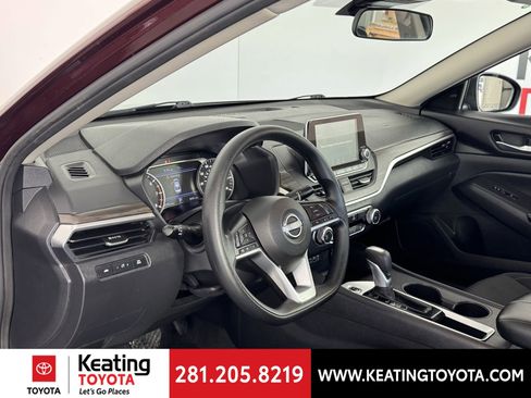 Used 2025 Nissan Altima 2.5 SV image 12