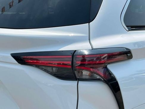 Used 2022 Toyota Sienna LE FWD image 12