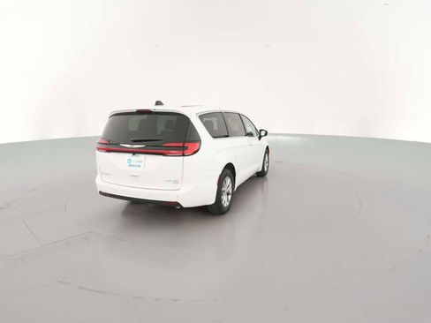 New 2026 Chrysler Pacifica Limited image 11