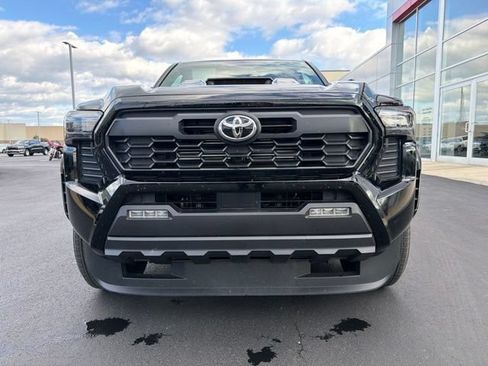 Certified 2025 Toyota Tacoma TRD Sport AWD/4WD image 2