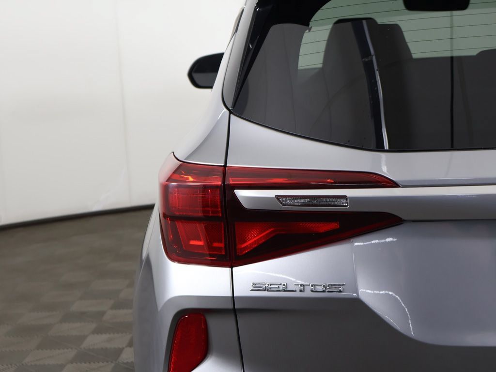 Used 2021 Kia Seltos LX AWD/4WD image 12