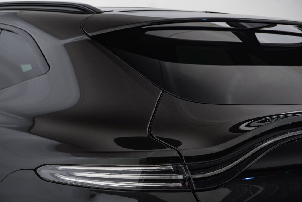 Used 2023 Aston Martin DBX AWD/4WD image 13