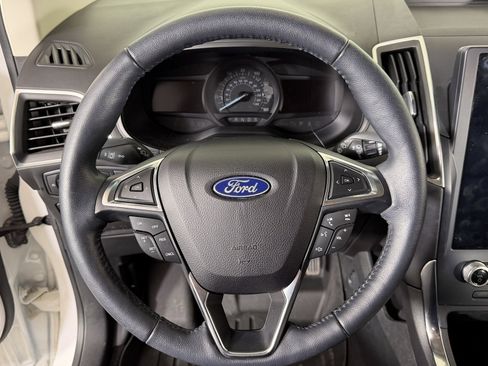 Used 2022 Ford Edge Titanium image 10