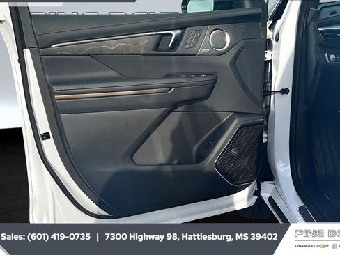 New 2026 Buick Enclave Avenir image 17