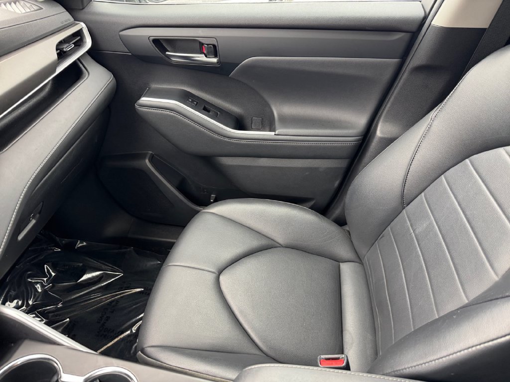 Certified 2022 Toyota Highlander XLE AWD/4WD image 30