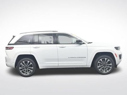 Used 2023 Jeep Grand Cherokee Overland AWD/4WD image 4